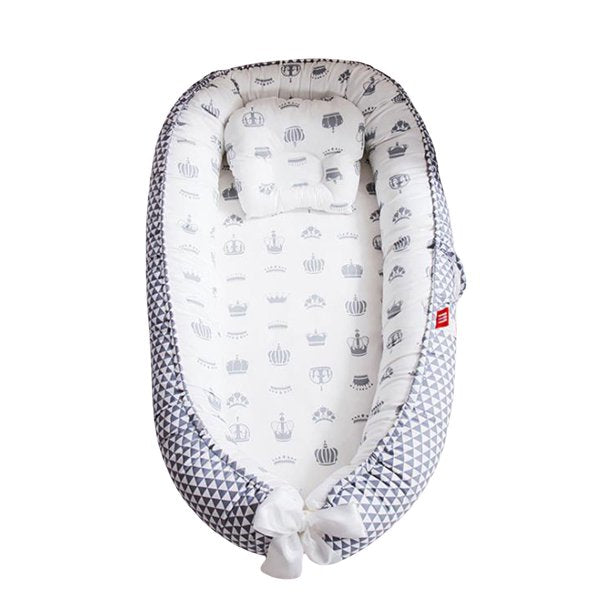 Baby nest with geometric pattern and crown design..