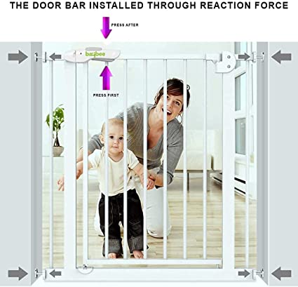  Baybee Baby gate installation process with a child and adult, featuring text on reaction force.