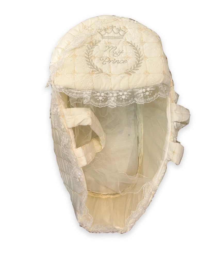  Baby cot with Vintage-style lace